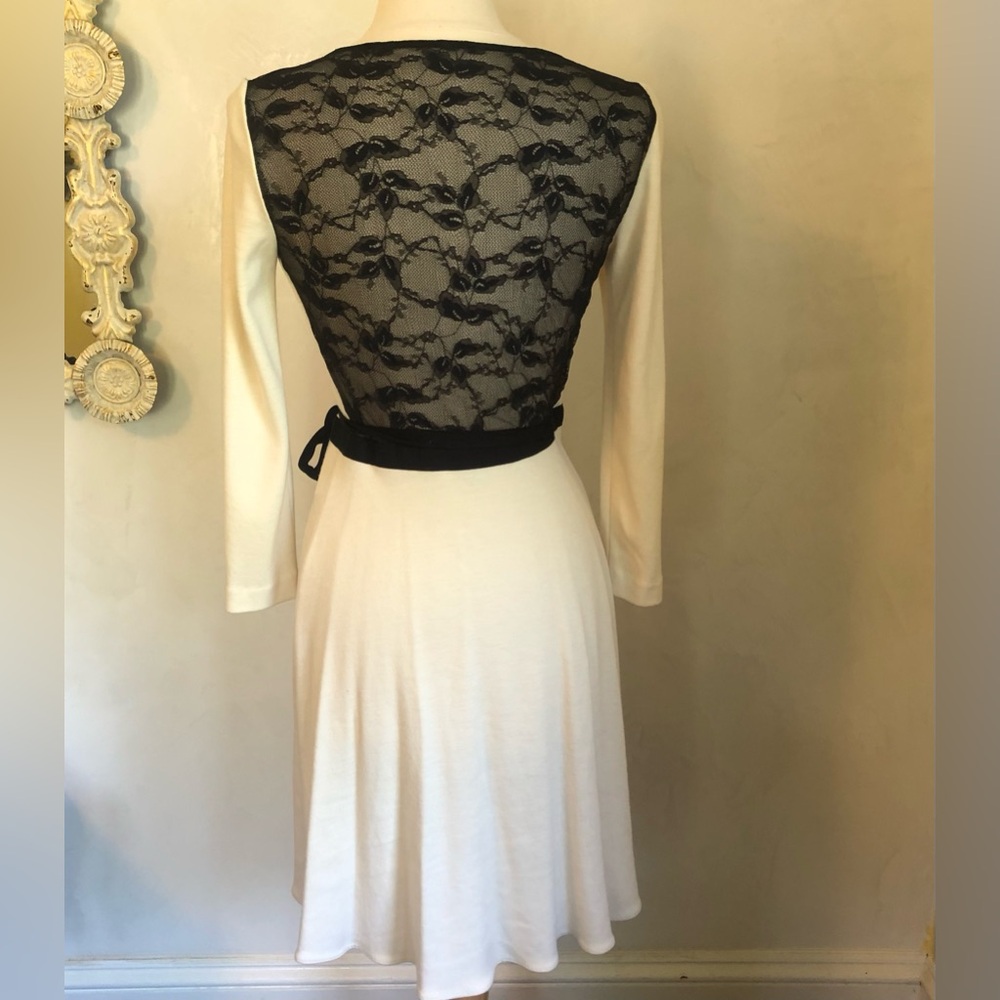 Diane Von Furstenberg Ivory Wool seduction wrap Dress w/Black Lace back size 4 - Picture 5 of 17